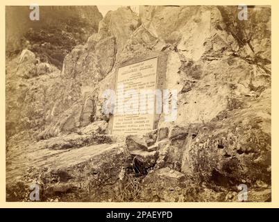 Szene der Geschichte von Robinson Crusoe. Tafel der englischen Marine zum Gedenken an Alexander Selkirkc 1874. Fotos von diesem unvollständigen Set zeigen den Blick auf die Isla Mas a Tierra, einschließlich Cumberland Bay, Juan Fernandez Islands, Chile , wo der schottische Seemann Alexander Selkirk weggeworfen wurde ( 1704 - 1709 ). Selkirks Erfahrung diente als Inspiration für Daniel Defoes Robinson Crusoe. Der britische Schriftsteller , Journalist und Spion DANIEL DE FOE ( oder DEFOE , 1660 London - 1731 ) gewann dauerhaften Ruhm für seinen Roman Robinson Crusoe . - GEOGRAFIE - GEOGRAFIA - LETTERATO - SCRITTORE - LETTERATURA Stockfoto