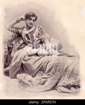 1911 Ca : der französische Theaterschauspieler EDOUARD DE MAX ( geboren Edouard-Alexandre Max , 14 . februar 1869 , Jassy , Rumänien - 28 . oktober 1924 , Paris , Frankreich ) In LA PRINCESSE LONTAINE by Edmond Rostand - TEATRO - THEATRE - THEATER - attore - Portrait - ritratto - homosexuell - Homosexualität - omossuale - omosessualità - LGBT - GAY ----- ARCHIVIO GBB Stockfoto
