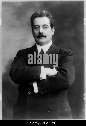 1906 , New York , USA : der gefeierte italienische Komponist GIACOMO PUCCINI 1858 - 1924 ) . Foto von A. Dupont , New York - OPERA LIRICA - COMPOSITORE - MUSICA - Portrait - ritratto - Baffi - Schnurrbart - CLASSICA - KLASSISCH - COMPOSITORE LIRICO - Portrait - ritratto - Krawatte - Cravatta - fermacravatta - Pinn - Kragenband - musicica - MUSICICA - MUSICICA - MUSICA - MUSICICA ARCHIVIO GBB Stockfoto