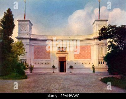 Ca. 1909 , VENEZIA , ITALIEN : die neue Fassade des Exibition Building in ESPOSIZIONE INTERNAZIONALE D' ARTE DELLA CITTA' DI VENEZIA . - LA BIENNALE - Nuova facciata del Palazzo dell' esposizione - VENEDIG - ITALIA - FOTOSTORICHE - GESCHICHTE - GEOGRAFIA - GEOGRAFIE - ARCHITETTURA - ARCHITEKTUR - Laguna - VENETO - ARTE - KUNST ---- Archivio GBB Stockfoto