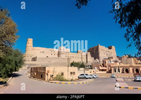 Blick auf das UNESCO-Weltkulturerbe Bahla Fort, Bahla, Oman Stockfoto