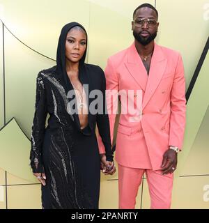 WEST HOLLYWOOD, LOS ANGELES, KALIFORNIEN, USA - MÄRZ 09: Die amerikanische Schauspielerin Gabrielle Union und ihr Ehemann/ehemaliger amerikanischer Basketballspieler Dwyane Wade treffen am 9. März 2023 auf der Versace Fall/Winter 2023 Fashion Show im Pacific Design Center in West Hollywood, Los Angeles, Kalifornien, USA ein. (Foto von Xavier Collin/Image Press Agency) Stockfoto