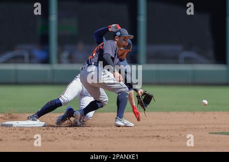 11. März 2023, North Port FL USA; Atlanta Braves Outfielder Forrest Wall (88) gleitet sicher in den zweiten Platz vor Detroit Tigers Infielder Cesar Hernand Stockfoto