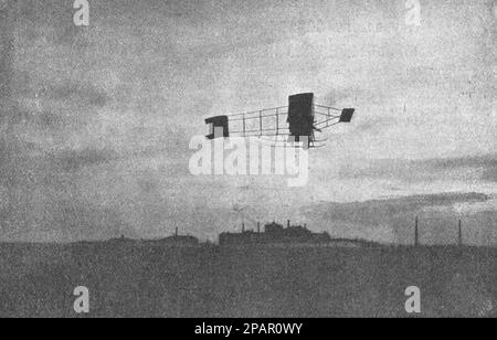 Flug von Mikhail Efimov im Flugzeug 1910. Foto von 1910. Stockfoto