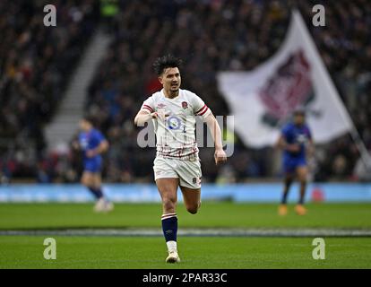 Twickenham, Vereinigtes Königreich. 11. März 2023. England gegen Frankreich, Guinness 6 Nationen. Twickenham-Stadion. Twickenham. Marcus Smith (England) beim Rugby-Spiel England gegen Frankreich in den Guinness 6 Nations. Kredit: Sport In Pictures/Alamy Live News Stockfoto