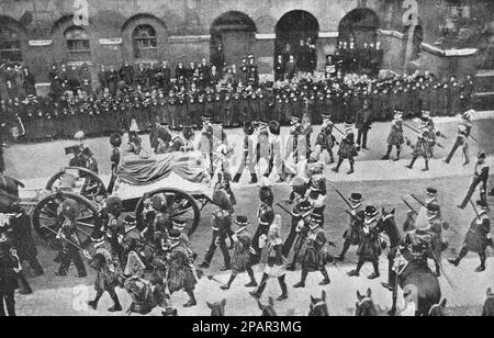 Transport des Sarges mit der Leiche von König Edward VII vom Buckingham Palace zur Westminster Hall für einen nationalen Abschied. Zeichnung aus 1910. Stockfoto