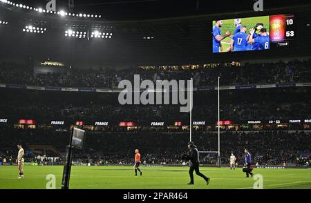 Twickenham, Vereinigtes Königreich. 11. März 2023. England gegen Frankreich, Guinness 6 Nationen. Twickenham-Stadion. Twickenham. Der Anzeiger zeigt Frankreich das Endergebnis von 10-53 an. Die höchste Punktzahl eines gegnerischen Teams in Twickenham in den sechs Nationen während des Rugby-Spiels England gegen Frankreich in den Guinness 6 Nations. Kredit: Sport In Pictures/Alamy Live News Stockfoto