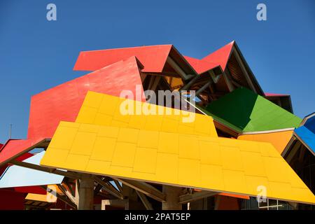 Dachdetails des Biodiversitätsmuseums von Frank O. Gehry, Panama-Stadt, Republik Panama, Mittelamerika. Stockfoto