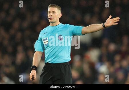 London, Großbritannien. 11. März 2023. Schiedsrichter Robert Jones während des Premier League-Spiels im Selhurst Park, London. Das Bild sollte lauten: Paul Terry/Sportimage Credit: Sportimage/Alamy Live News Stockfoto