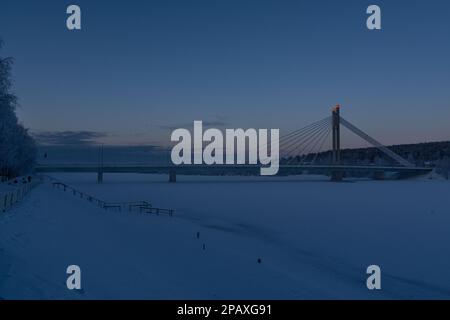 Holzfäller's Candle Bridge im winterlichen Rovaniemi, Finnland Stockfoto