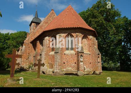 Die Kirche in Landow ist das älteste Fachwerkhaus in Norddeutschland und im gesamten südöstlichen Ostseeraum. Stockfoto