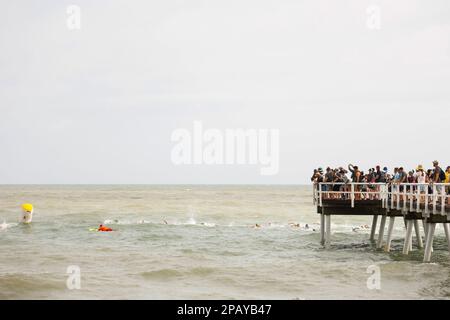 National Schools Triathlon in Hervey Bay, Torquay, Queensland, Australien Stockfoto