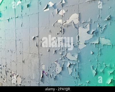 Textur, Muster, Hintergrund. Alte Farbe. Betonwand rissige Farbe, Farbe abstrakt hinter dem Beton. Mit der Zeit flockt die weiße Farbe ab Stockfoto