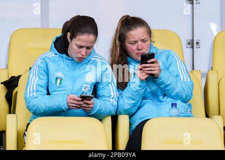 Velsen-Zuid - Juli Schneijderberg von Feyenoord V1, Romee van de Lavoir von Feyenoord V1 während des Spiels zwischen Telstar V1 und Feyenoord V1 im BUKO-Stadion am 12. März 2023 in Velsen-Zuid, Niederlande. (Box to Box Pictures/Yannick Verhoeven) Guthaben: Box to box images/Alamy Live News Credit: Box to box pictures/Alamy Live News Stockfoto