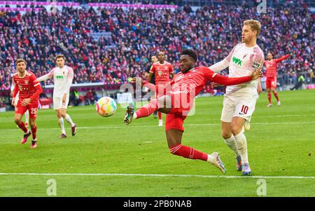 Alphonso DAVIES, FC Barcelona 19 trifft, schießt Tor, Tor, Treffer, Torschuss, 5-2, Arne Maier, FCA 10 zu spät im Spiel FC BAYERN MUENCHEN - FC AUGSBURG 5-3 1. Deutsche Fußballliga am 11. März 2023 in München. Saison 2022/2023, Spieltag 24, 1. Bundesliga, FCB, München, 24.Spieltag. © Peter Schatz / Alamy Live News - die DFL-VORSCHRIFTEN VERBIETEN DIE VERWENDUNG VON FOTOS als BILDSEQUENZEN und/oder QUASI-VIDEO - Kredit: Peter Schatz/Alamy Live News Stockfoto