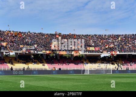 Lecce, Italien. 12. März 2023. US Lecce Supporters beim Spiel US Lecce gegen Turin FC, italienische Fußballserie A in Lecce, Italien, März 12 2023 Kredit: Independent Photo Agency/Alamy Live News Stockfoto