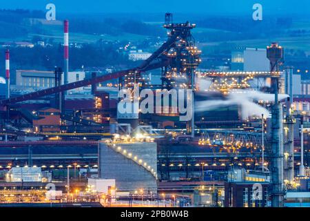 Linz: Voestalpine Steelworks, Chemiepark Linz mit der Firma Borealis AG (Front) in Zentralraum, Oberösterreich, Oberösterreich, Österreich Stockfoto