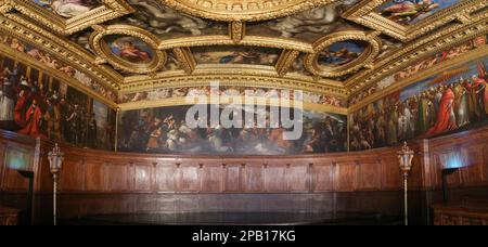 Venedig, Italien - 15. Nov. 2022: Dekoration von Deckenkunstwerken in den Kammern des Palazzo Ducale, Venedig, Venetien, Italien Stockfoto