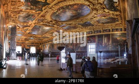 Venedig, Italien - 15. November 2022: Salla del Maggior Consiglio, im Palazzo Ducale Stockfoto