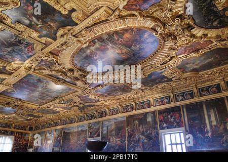 Venedig, Italien - 15. November 2022: Salla del Maggior Consiglio, im Palazzo Ducale Stockfoto