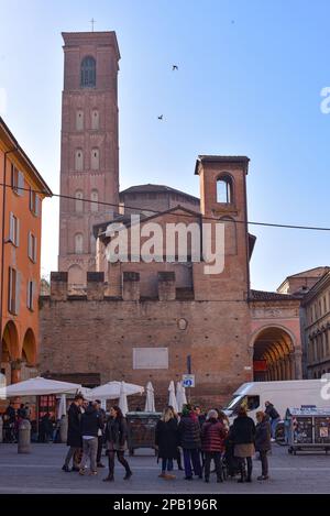 Bologna, Italien - 16. November 2022: Basilika San Giacomo Maggiore von der Piazza Giuseppe Verdi Stockfoto