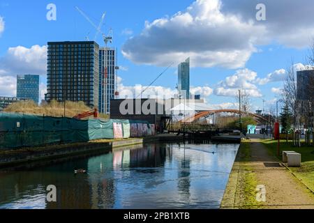 Apartments Blöcke am Middlewood Schlösser Entwicklung, von der Manchester, Bolton und Bury Canal Road, Manchester, England, Großbritannien Stockfoto