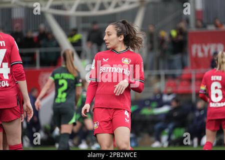 Leverkusen, Deutschland. 12. März 2023. Leverkusen, Deutschland, März 12. 2023: Sylvia Matysik ( 4 Leverkusen ) während des Frauen-Bundesliga-Spiels zwischen Bayer 04 Leverkusen und VfL Wolfsburg in Leverkusen. (Julia Kneissl/SPP) Kredit: SPP Sport Press Photo. Alamy Live News Stockfoto