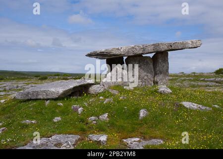 Poulnabrone Dolmen oder Portalgräber Grafschaft Clare EIRE Stockfoto