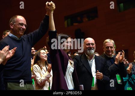 Elly Schlein (C) wird während der Nationalversammlung der Demokratischen Partei (PD) am 12. März 2023 in Rom zur Sekretärin der Polizei ernannt. Kredit: Vincenzo Nuzzolese/Alamy Live News Stockfoto