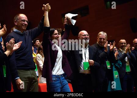 Elly Schlein (C) wird während der Nationalversammlung der Demokratischen Partei (PD) am 12. März 2023 in Rom zur Sekretärin der Polizei ernannt. Kredit: Vincenzo Nuzzolese/Alamy Live News Stockfoto