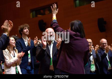 Elly Schlein (C) wird während der Nationalversammlung der Demokratischen Partei (PD) am 12. März 2023 in Rom zur Sekretärin der Polizei ernannt. Kredit: Vincenzo Nuzzolese/Alamy Live News Stockfoto