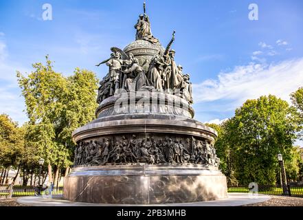 Veliky Novgorod, Russland - 23. August 2019: Denkmal "Millennium of Russia" (1862) zu Ehren des Jahrtausendjahrs der Berufung der Varang Stockfoto