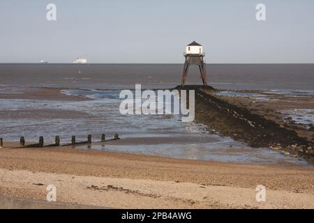 Viktorianischer gusseiserner Leuchtturm am Strand, Dovercourt, Harwich, Essex, England, Großbritannien, Europa Stockfoto