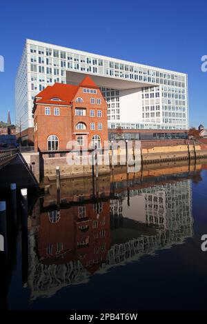 Ericus-Contor, Spiegelverlag und davor das Alte Zollhaus, das historische Gebäude, die Erikusspitze, die HafenCity, die Hansestadt Hamburg, Ger Stockfoto