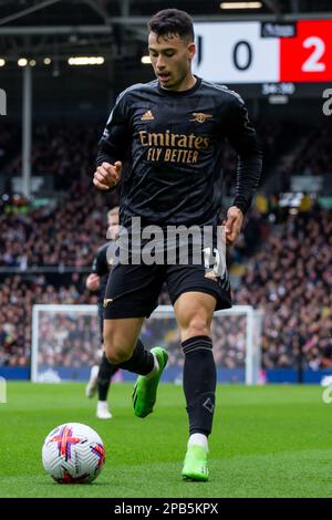 Gabriel Martinelli von Arsenal kontrolliert den Ball während des Spiels der Premier League zwischen Fulham und Arsenal am Sonntag, den 12. März 2023 in Craven Cottage, London. (Foto: Federico Guerra Maranesi | MI News) Guthaben: MI News & Sport /Alamy Live News Stockfoto