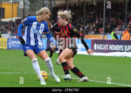 Crawley, Großbritannien. 12. März 2023. Crawley, England, März 12. 2023: Emma Kullberg (BRI, 16) und Lauren Hemp (man City, 11) beim Barclays FA Women's Super League-Fußballspiel zwischen Brighton und Manchester City im Broadfield Stadium in Crawley, England. (Bettina Weissensteiner/SPP) Kredit: SPP Sport Press Photo. Alamy Live News Stockfoto