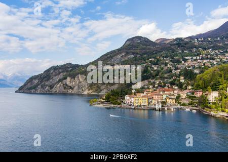 Wunderschöne Uferstadt Varenna, eine der malerischsten Städte am Ufer des Comer Sees. Charmante Lage mit typisch italienischem Flair Stockfoto