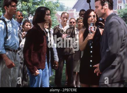 JERRY O'CONNELL NEVE CAMPBELL COURTENEY COX und LIEV SCHREIBER in SCREAM 2 (1997) Regisseur WES CRAVEN Schriftsteller Kevin Williamson Musik Marco Beltrami Kostümdesign Kathleen Detoro Dimension Films / Konrad Pictures / Craven - Maddalena Films / Miramax / Maven Entertainment Stockfoto