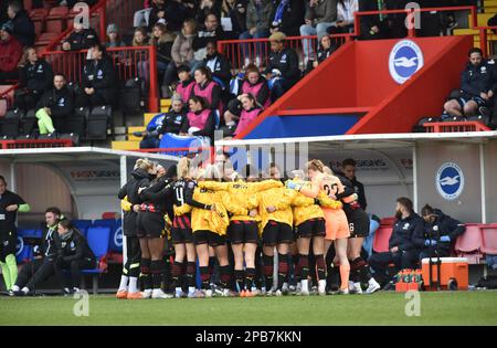Crawley UK, 12. März 2023 - The Manchester City Players with their Pre Match during the Barclays Women's Super League match between Brighton & Hove Albion and Manchester City : Credit Simon Dack /TPI/Alamy Live News Stockfoto