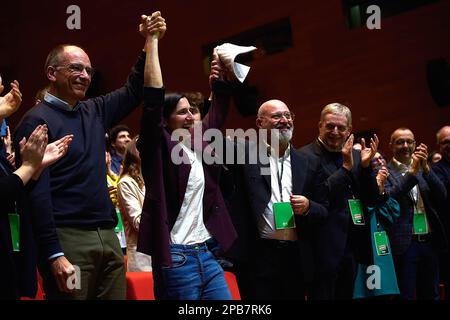 Rom, Italien. 12. März 2023. Elly Schlein (C) wird während der Nationalversammlung der Demokratischen Partei (PD) in Rom zum Sekretär der PD ernannt. (Foto: Vincenzo Nuzzolese/SOPA Images/Sipa USA) Guthaben: SIPA USA/Alamy Live News Stockfoto