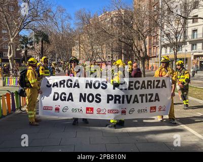 Sarga-Waldfeuerwehrleute protestieren erneut gegen die prekären Arbeitsbedingungen, Saragossa, Aragon, Spanien Stockfoto