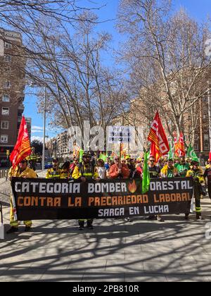 Sarga-Waldfeuerwehrleute protestieren erneut gegen die prekären Arbeitsbedingungen, Saragossa, Aragon, Spanien Stockfoto