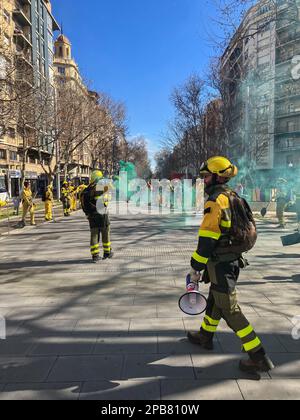 Sarga-Waldfeuerwehrleute protestieren erneut gegen die prekären Arbeitsbedingungen, Saragossa, Aragon, Spanien Stockfoto