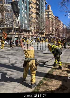 Sarga-Waldfeuerwehrleute protestieren erneut gegen die prekären Arbeitsbedingungen, Saragossa, Aragon, Spanien Stockfoto