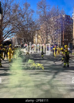 Sarga-Waldfeuerwehrleute protestieren erneut gegen die prekären Arbeitsbedingungen, Saragossa, Aragon, Spanien Stockfoto