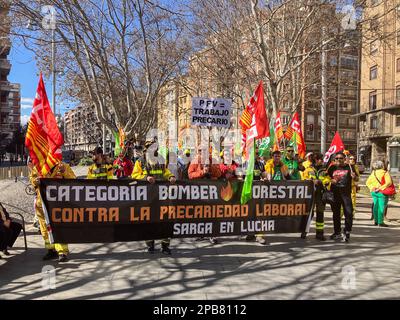 Sarga-Waldfeuerwehrleute protestieren erneut gegen die prekären Arbeitsbedingungen, Saragossa, Aragon, Spanien Stockfoto