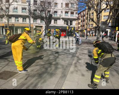 Sarga-Waldfeuerwehrleute protestieren erneut gegen die prekären Arbeitsbedingungen, Saragossa, Aragon, Spanien Stockfoto