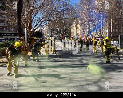 Sarga-Waldfeuerwehrleute protestieren erneut gegen die prekären Arbeitsbedingungen, Saragossa, Aragon, Spanien Stockfoto