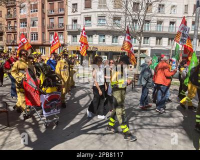 Sarga-Waldfeuerwehrleute protestieren erneut gegen die prekären Arbeitsbedingungen, Saragossa, Aragon, Spanien Stockfoto