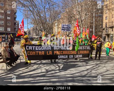 Sarga-Waldfeuerwehrleute protestieren erneut gegen die prekären Arbeitsbedingungen, Saragossa, Aragon, Spanien Stockfoto